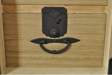 和製アンティーク　明るい木色に上品な金具が映える片開き扉付き総桐二本松箪笥ローチェスト(時代箪笥、衣装箪笥、収納箪笥、和タンス、ローボード、引き出し、テレビ台、テレビボード)(R-077970)