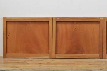 アンティーク建具　欅(ケヤキ)材　懐かしい雰囲気漂う板戸窓4枚セット(引き戸)(R-077980)