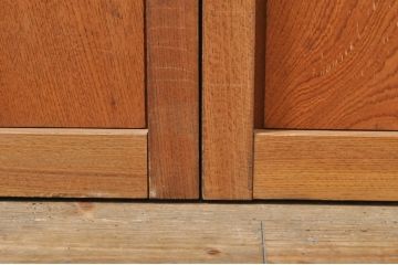 アンティーク建具　欅(ケヤキ)材　懐かしい雰囲気漂う板戸窓4枚セット(引き戸)(R-077980)