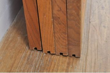 アンティーク建具　欅(ケヤキ)材　懐かしい雰囲気漂う板戸窓4枚セット(引き戸)(R-077980)