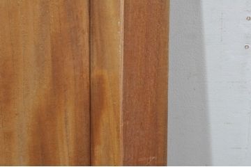 アンティーク建具　欅(ケヤキ)材　経年を感じさせる木味が魅力の一枚板の板戸窓2枚セット(引き戸)(R-077981)