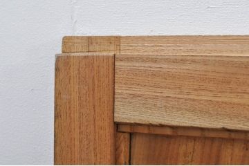 アンティーク建具　欅(ケヤキ)材　経年を感じさせる木味が魅力の一枚板の板戸窓2枚セット(引き戸)(R-077981)
