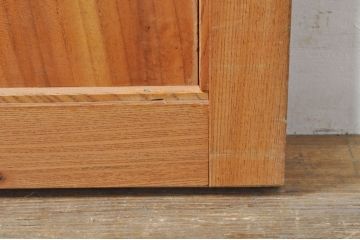アンティーク建具　欅(ケヤキ)材　経年を感じさせる木味が魅力の一枚板の板戸窓2枚セット(引き戸)(R-077981)