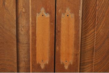アンティーク建具　欅(ケヤキ)材　どこか懐かしい雰囲気漂う一枚板の両開き扉2枚1対(引き戸、窓)(R-077982)