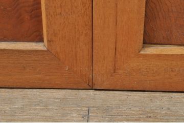 アンティーク建具　欅(ケヤキ)材　どこか懐かしい雰囲気漂う一枚板の両開き扉2枚1対(引き戸、窓)(R-077982)