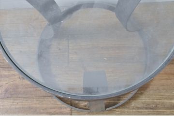 中古　COMPLEX UNIVERSAL FURNITURE SUPPLY(コンプレックス・ユニバーサル・ファニチャー・サプライ)　洗練されたモダンデザインのスカルプチャーサイドテーブル(ガラステーブル、カフェテーブル、コーヒーテーブル、丸テーブル、ラウンドテーブル、花台、飾り台)(定価約13万円)(R-077989)