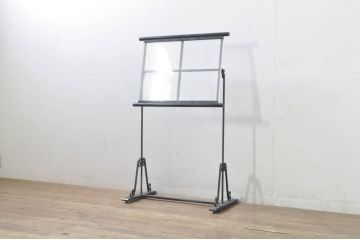 中古　特注品　可憐な雰囲気が素敵なアイアン製のメニュースタンド(メニュー立て、ディスプレイ、店舗什器)(R-077990)