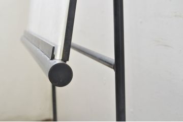 中古　特注品　可憐な雰囲気が素敵なアイアン製のメニュースタンド(メニュー立て、ディスプレイ、店舗什器)(R-077990)