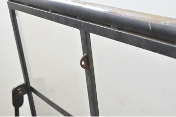中古　特注品　可憐な雰囲気が素敵なアイアン製のメニュースタンド(メニュー立て、ディスプレイ、店舗什器)(R-077990)