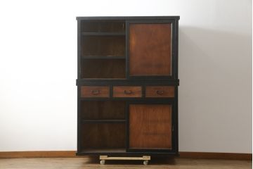 和製アンティーク　前板欅(ケヤキ)材　モダンデザインで現代のお部屋にも取り入れやすい二段重ね収納棚(水屋箪笥、戸棚、キャビネット、食器棚)(R-078008)