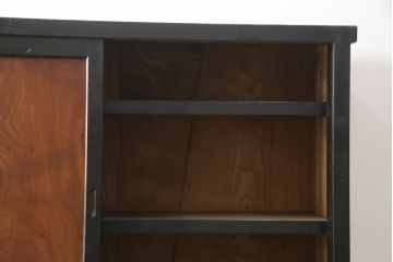 和製アンティーク　前板欅(ケヤキ)材　モダンデザインで現代のお部屋にも取り入れやすい二段重ね収納棚(水屋箪笥、戸棚、キャビネット、食器棚)(R-078008)