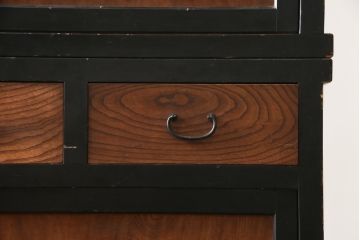 和製アンティーク　前板欅(ケヤキ)材　モダンデザインで現代のお部屋にも取り入れやすい二段重ね収納棚(水屋箪笥、戸棚、キャビネット、食器棚)(R-078008)