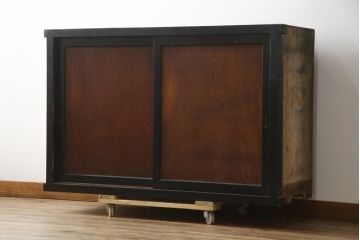和製アンティーク　前板欅(ケヤキ)材　モダンデザインで現代のお部屋にも取り入れやすいサイドボード(水屋箪笥、戸棚、サイドキャビネット、食器棚)(R-078009)