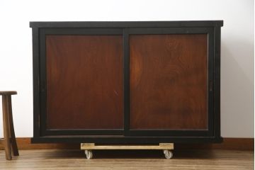 和製アンティーク　前板欅(ケヤキ)材　モダンデザインで現代のお部屋にも取り入れやすいサイドボード(水屋箪笥、戸棚、サイドキャビネット、食器棚)(R-078009)