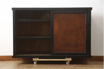 和製アンティーク　前板欅(ケヤキ)材　モダンデザインで現代のお部屋にも取り入れやすいサイドボード(水屋箪笥、戸棚、サイドキャビネット、食器棚)(R-078009)