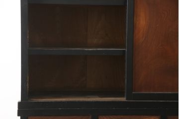 和製アンティーク　前板欅(ケヤキ)材　モダンデザインで現代のお部屋にも取り入れやすいサイドボード(水屋箪笥、戸棚、サイドキャビネット、食器棚)(R-078009)