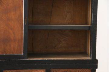 和製アンティーク　前板欅(ケヤキ)材　モダンデザインで現代のお部屋にも取り入れやすいサイドボード(水屋箪笥、戸棚、サイドキャビネット、食器棚)(R-078009)