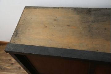 和製アンティーク　前板欅(ケヤキ)材　モダンデザインで現代のお部屋にも取り入れやすいサイドボード(水屋箪笥、戸棚、サイドキャビネット、食器棚)(R-078009)