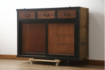 和製アンティーク　前板欅(ケヤキ)材　モダンデザインで現代のお部屋にも取り入れやすいサイドボード(水屋箪笥、戸棚、サイドキャビネット、食器棚)(R-078010)