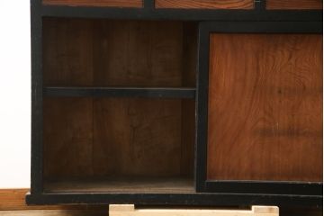 和製アンティーク　前板欅(ケヤキ)材　モダンデザインで現代のお部屋にも取り入れやすいサイドボード(水屋箪笥、戸棚、サイドキャビネット、食器棚)(R-078010)