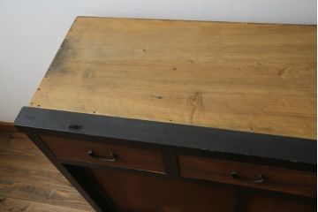 和製アンティーク　前板欅(ケヤキ)材　モダンデザインで現代のお部屋にも取り入れやすいサイドボード(水屋箪笥、戸棚、サイドキャビネット、食器棚)(R-078010)