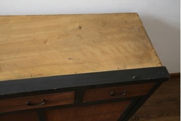 和製アンティーク　前板欅(ケヤキ)材　モダンデザインで現代のお部屋にも取り入れやすいサイドボード(水屋箪笥、戸棚、サイドキャビネット、食器棚)(R-078010)
