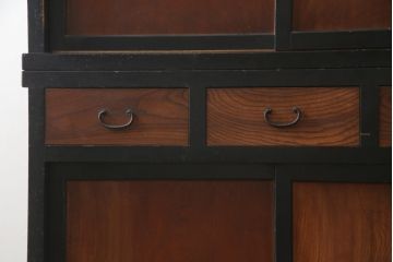 和製アンティーク　前板欅(ケヤキ)材　モダンデザインで現代のお部屋にも取り入れやすいサイドボード(水屋箪笥、戸棚、サイドキャビネット、食器棚)(R-078010)