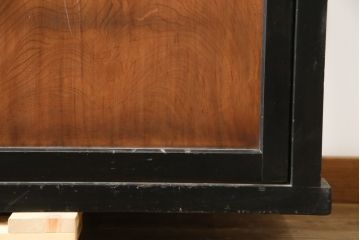 和製アンティーク　前板欅(ケヤキ)材　モダンデザインで現代のお部屋にも取り入れやすいサイドボード(水屋箪笥、戸棚、サイドキャビネット、食器棚)(R-078010)