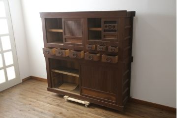 和製アンティーク　美品!!　丸桟の引き戸が上品な重ね水屋箪笥(食器棚、戸棚、収納棚、キャビネット)(R-078011)