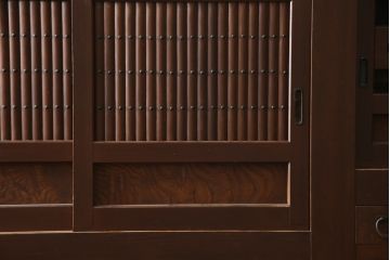 和製アンティーク　美品!!　丸桟の引き戸が上品な重ね水屋箪笥(食器棚、戸棚、収納棚、キャビネット)(R-078011)