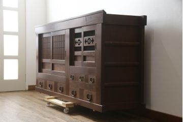 和製アンティーク　美品!!　丸桟の引き戸が上品な水屋箪笥サイドボード(食器棚、戸棚、収納棚、サイドキャビネット)(R-078012)