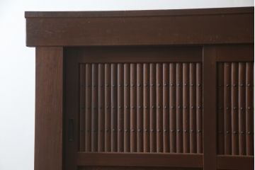 和製アンティーク　美品!!　丸桟の引き戸が上品な水屋箪笥サイドボード(食器棚、戸棚、収納棚、サイドキャビネット)(R-078012)