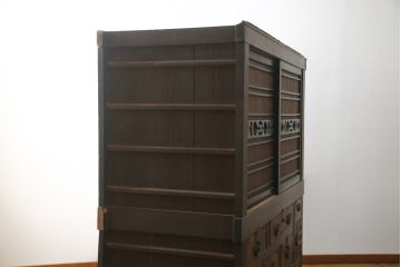 和製アンティーク　重厚!!　引き出し前板欅(ケヤキ)材　透かし彫り入り布団箪笥(夜具箪笥、水屋箪笥、収納棚、戸棚、キャビネット)(R-078014)