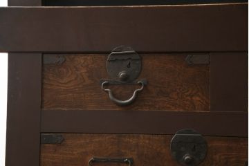 和製アンティーク　重厚!!　引き出し前板欅(ケヤキ)材　透かし彫り入り布団箪笥(夜具箪笥、水屋箪笥、収納棚、戸棚、キャビネット)(R-078014)