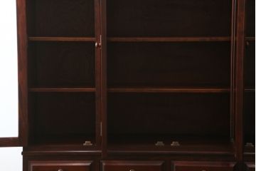 中古　美品!!　国産民芸家具　重厚感のある佇まいが魅力的なキャビネット(食器棚、飾り棚、収納棚、戸棚、カップボード)(R-078015)