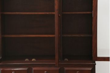 中古　美品!!　国産民芸家具　重厚感のある佇まいが魅力的なキャビネット(食器棚、飾り棚、収納棚、戸棚、カップボード)(R-078015)