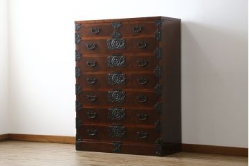 中古　美品　岩谷堂箪笥　存在感のある金具と美しい杢目が目を惹く整理箪笥(和タンス、収納箪笥、衣装箪笥、引き出し、チェスト)(R-078016)