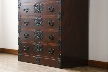 中古　美品　岩谷堂箪笥　存在感のある金具と美しい杢目が目を惹く整理箪笥(和タンス、収納箪笥、衣装箪笥、引き出し、チェスト)(R-078016)