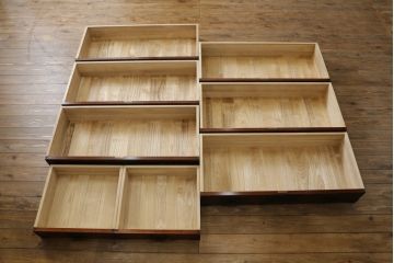 中古　美品　岩谷堂箪笥　存在感のある金具と美しい杢目が目を惹く整理箪笥(和タンス、収納箪笥、衣装箪笥、引き出し、チェスト)(R-078016)