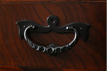 中古　美品　岩谷堂箪笥　存在感のある金具と美しい杢目が目を惹く整理箪笥(和タンス、収納箪笥、衣装箪笥、引き出し、チェスト)(R-078016)