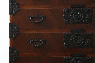 中古　美品　岩谷堂箪笥　存在感のある金具と美しい杢目が目を惹く整理箪笥(和タンス、収納箪笥、衣装箪笥、引き出し、チェスト)(R-078016)