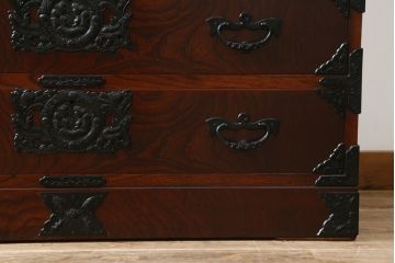 中古　美品　岩谷堂箪笥　存在感のある金具と美しい杢目が目を惹く整理箪笥(和タンス、収納箪笥、衣装箪笥、引き出し、チェスト)(R-078016)