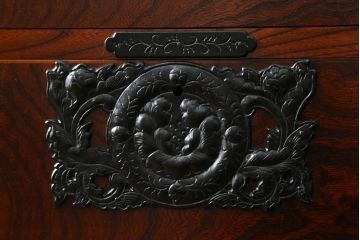 中古　美品　岩谷堂箪笥　存在感のある金具と美しい杢目が目を惹く整理箪笥(和タンス、収納箪笥、衣装箪笥、引き出し、チェスト)(R-078016)