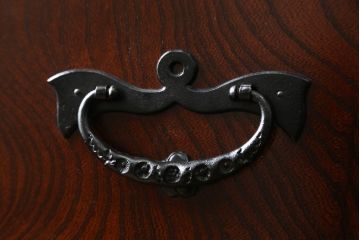 中古　美品　岩谷堂箪笥　存在感のある金具と美しい杢目が目を惹く整理箪笥(和タンス、収納箪笥、衣装箪笥、引き出し、チェスト)(R-078016)