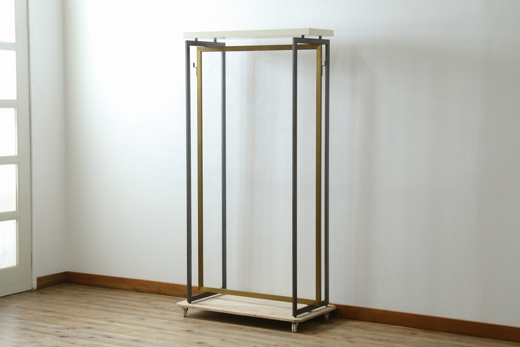 中古　美品!!　スタイリッシュなアパレル用ハンガーラック　(R-078018)