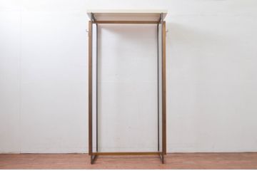 中古　美品!!　直線的なデザインがスタイリッシュなアパレル用ハンガーラック(ポールハンガー、洋服掛け、コート掛け、店舗什器)(R-078018)