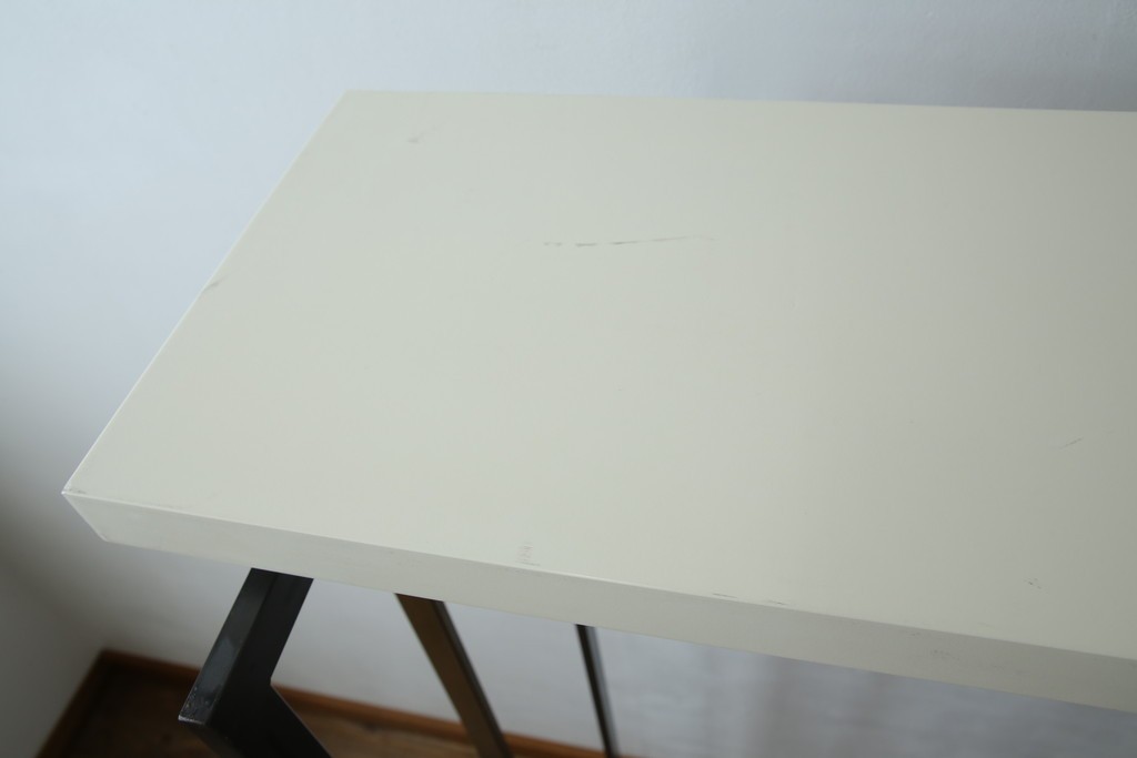 中古　美品!!　直線的なデザインがスタイリッシュなアパレル用ハンガーラック　(R-078019)