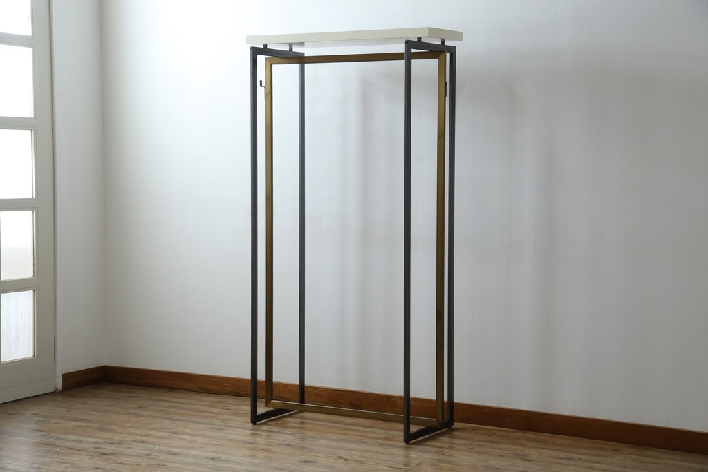 中古　美品!!　直線的なデザインがスタイリッシュなアパレル用ハンガーラック　(R-078019)