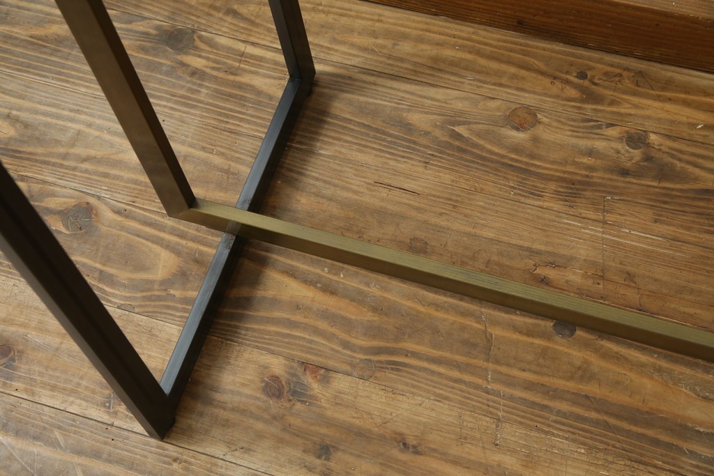 中古　美品!!　直線的なデザインがスタイリッシュなアパレル用ハンガーラック　(R-078019)