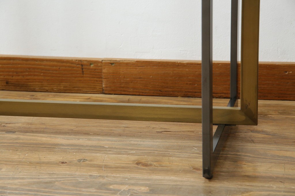 中古　美品!!　直線的なデザインがスタイリッシュなアパレル用ハンガーラック　(R-078019)